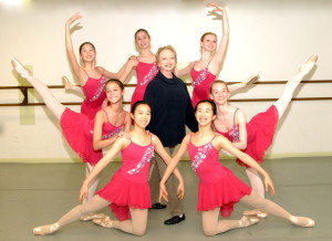 Clockwise from center- Pat Berrend, Amelia Dencker, Allison Cannon, Lulu Chang, Isabella Chang, Brenda Welch, Alexandra Mao, Katherine Pawlowski